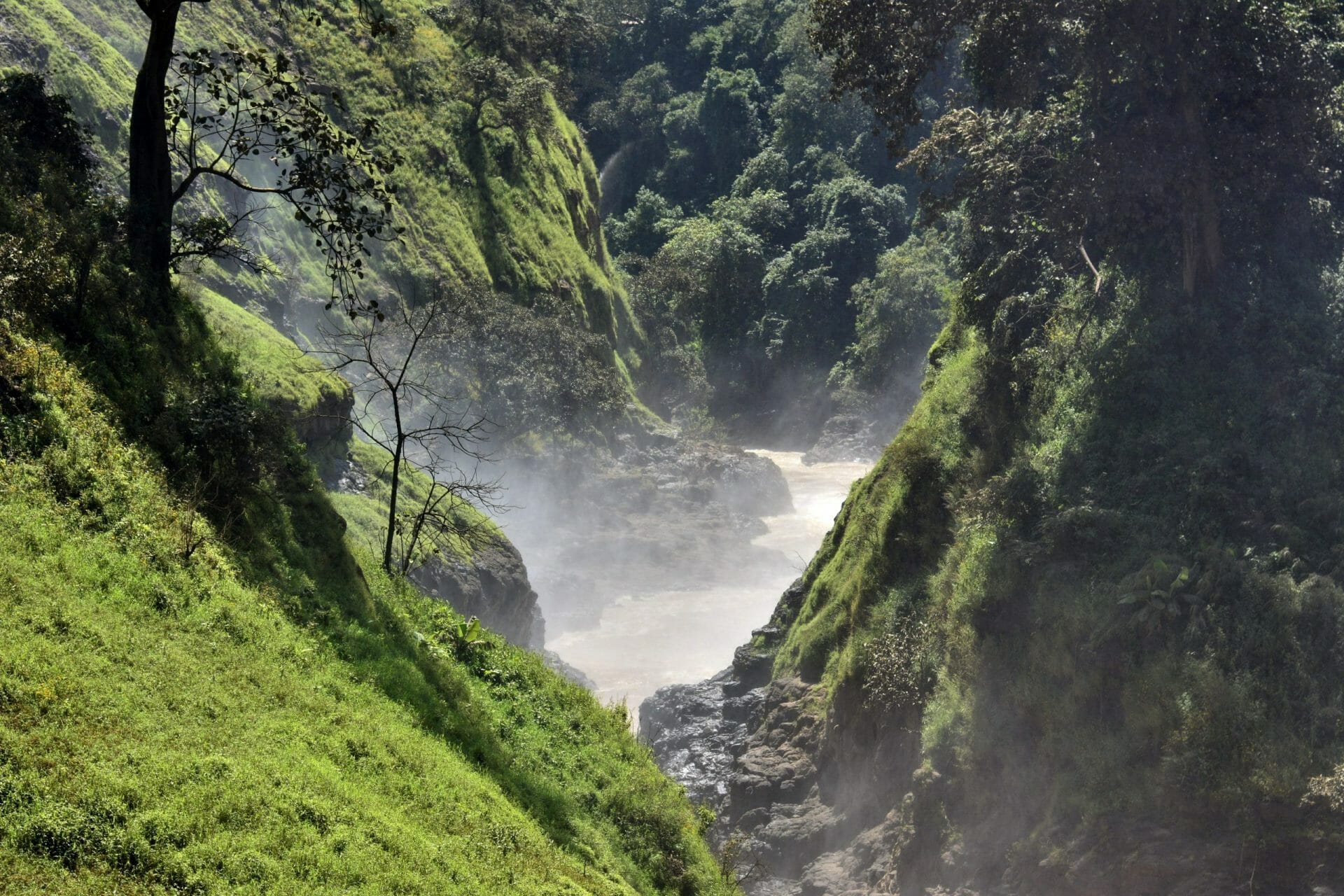 Paisajes y localizaciones de las cataratas del Nilo Azul, en el sur del lago Tana y de la ciudad de Bahir Dar, en el norte de Etiopia