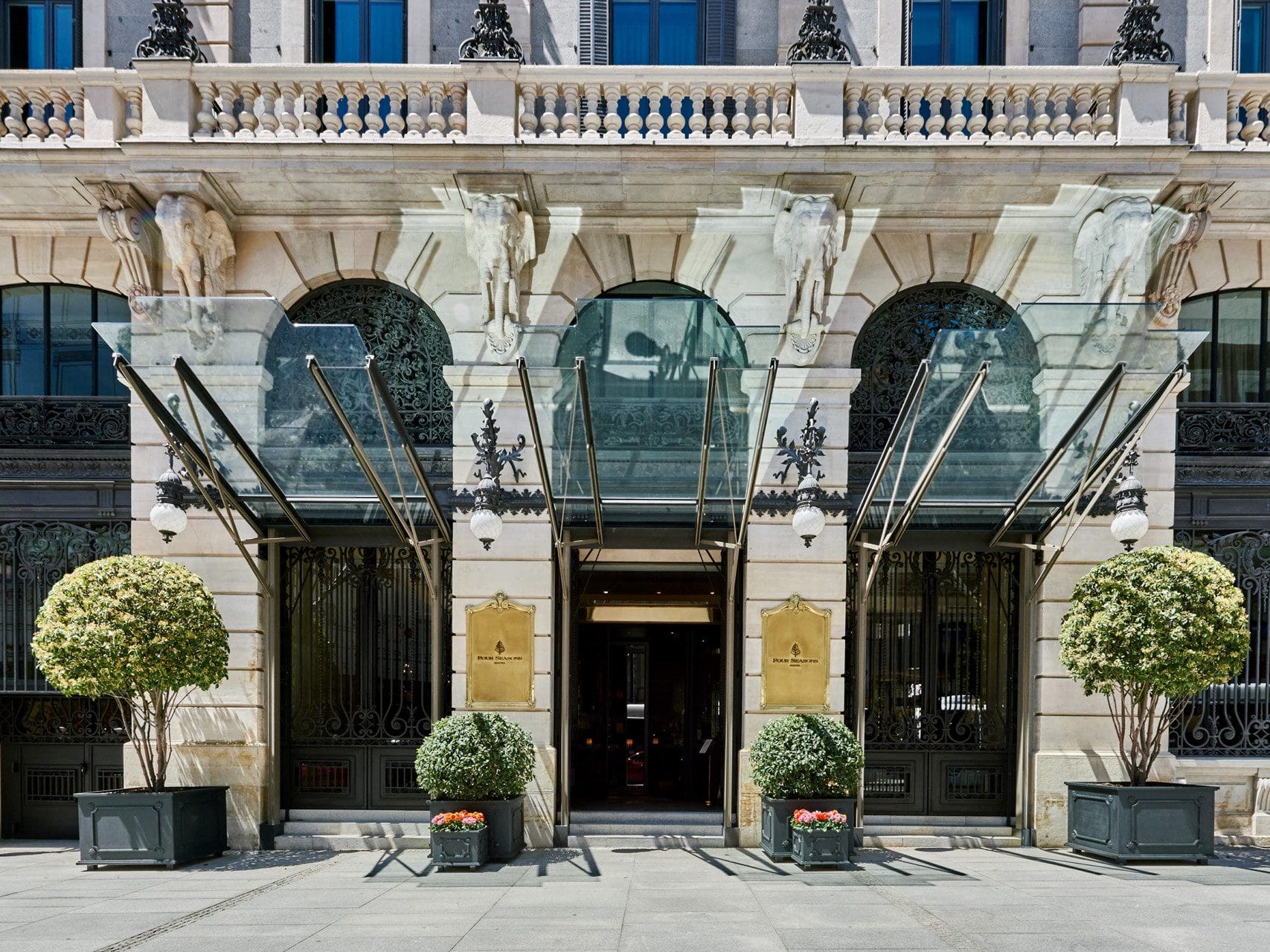 Fachada de Four Seasons Madrid