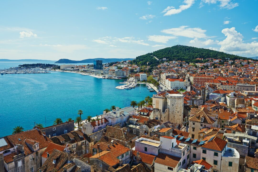 Panorámica aérea de la costa de Croacia