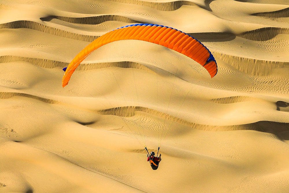 Parapente en el desierto