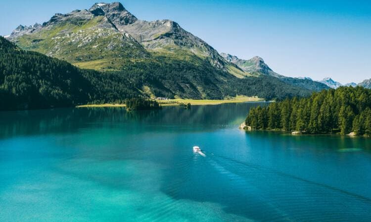 Engadin Lago barco Suiza