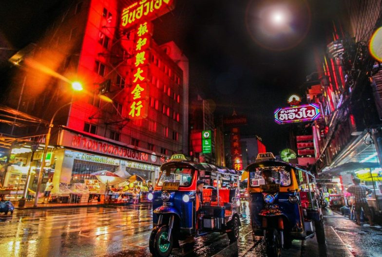 Calles nocturnas de Bangkok