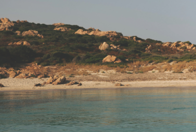 Navegación privada por La Maddalena