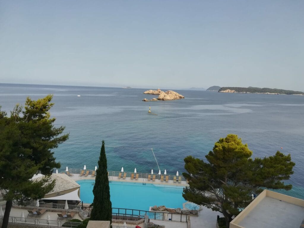 Vista panorámica del hotel en Montenegro