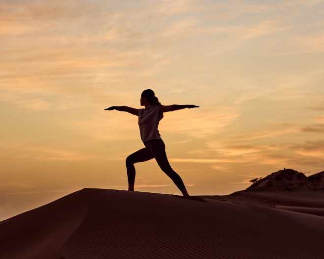 Yoga en dunas Arabia Saudita