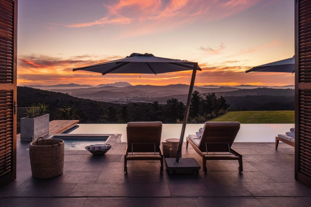 Atardecer en villa privada en Delaire Graff Lodge, Sudáfrica