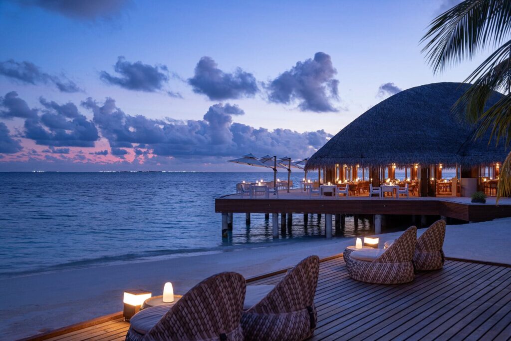 Atardecer en Maldivas lounge bar