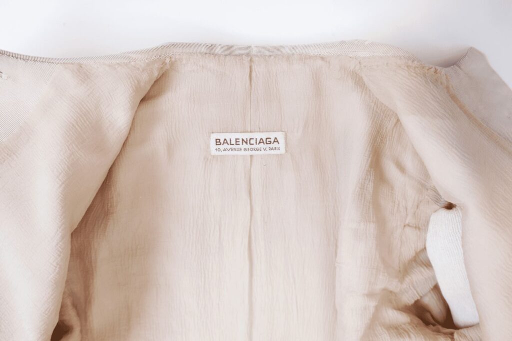 Detalle traje Museo Cristóbal Balenciaga