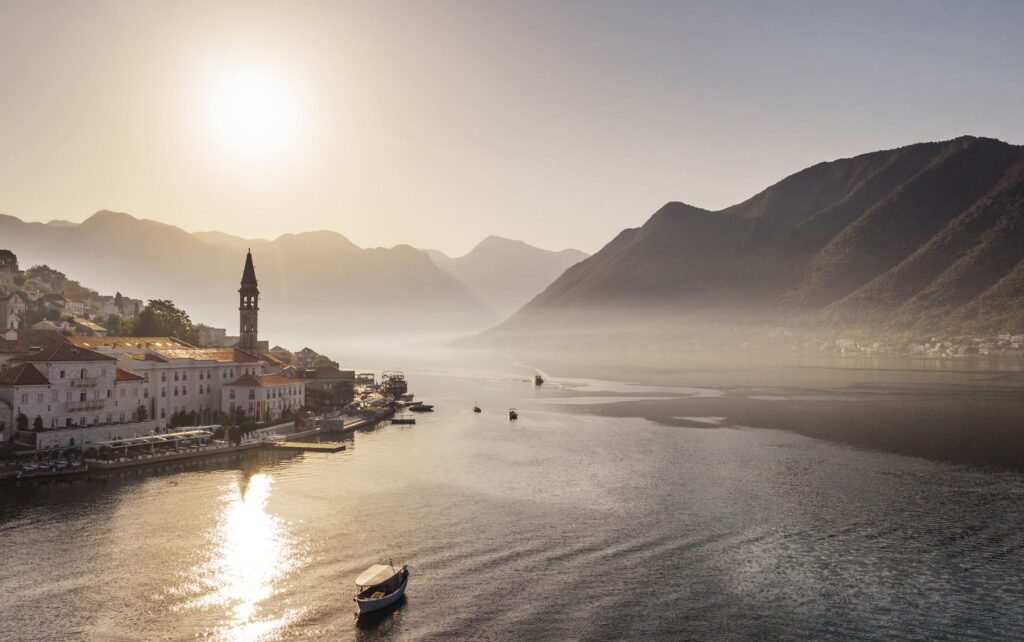 One and Only Portonovi barca en lago