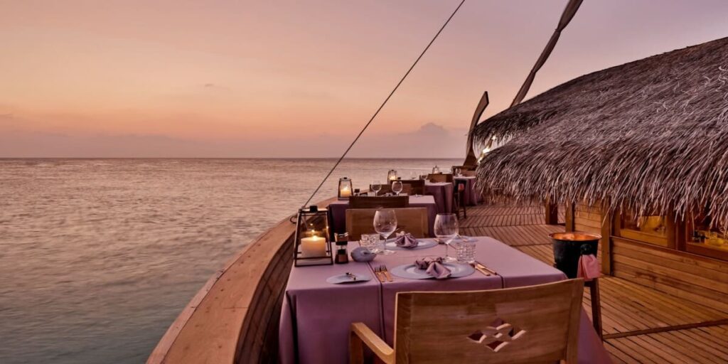 Restaurante sobre el mar Milaidhoo