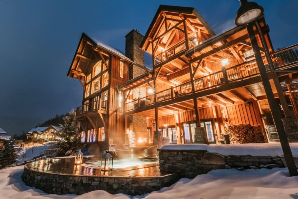 Hotel Big Horn Revelstoke exterior