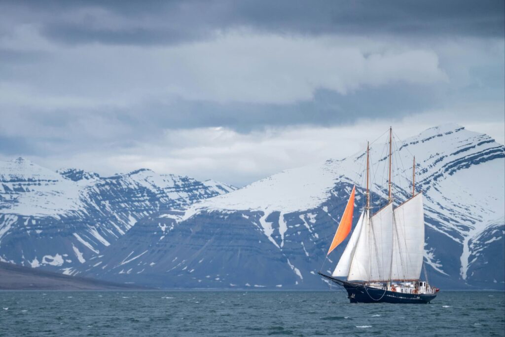Ski & sail in Svalbard