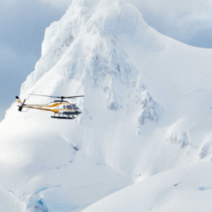 Helicopter excursion over volcanoes and glacier landscapes, with private access to The Retreat at the Blue Lagoon (Grindavík, Iceland)