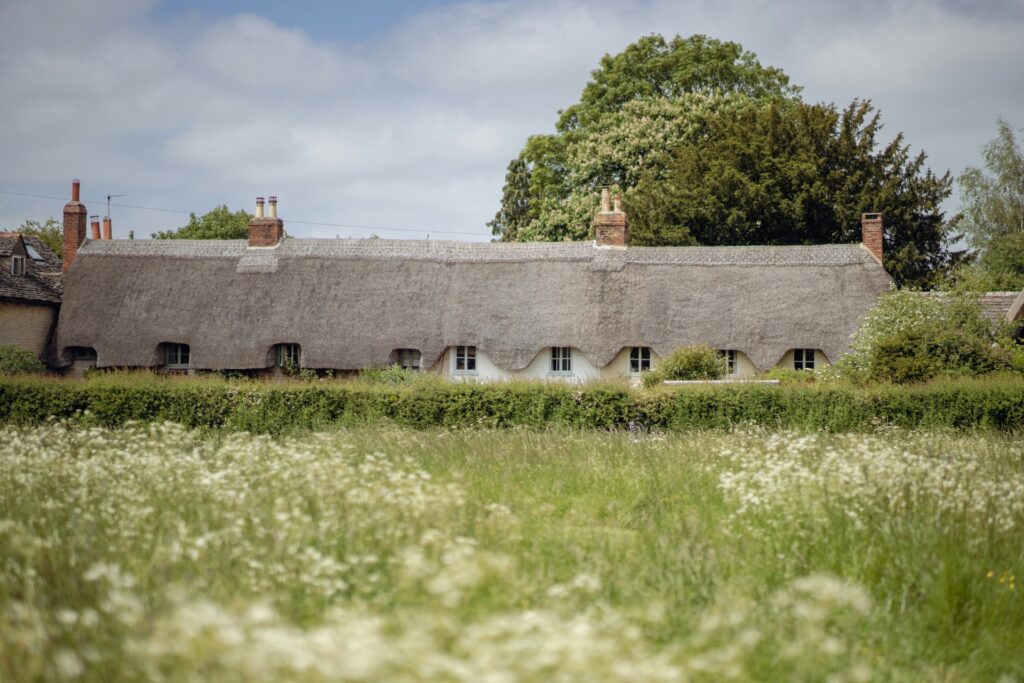 Imagen de un farmstay con el techo de paja