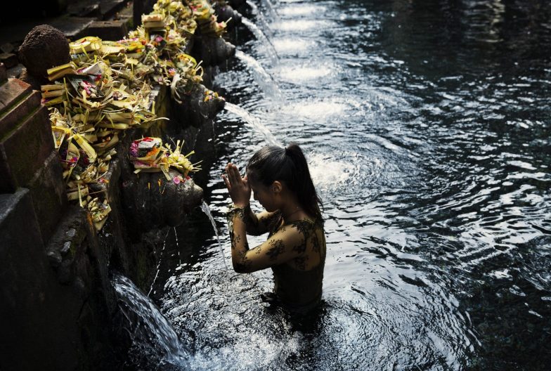 Bendición del agua Indonesia